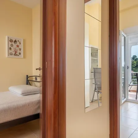 Maisonette Anna Daire Neos Marmaras